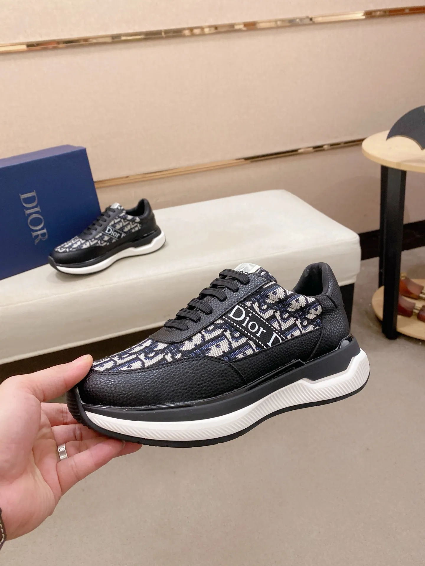 Men's shoes💰 462💰🇮🇹🇮🇹Dior d The new model is on sale at the same time at the counter. The upper 🇮🇹 is imported Italian first-layer cowhide, and the lining is fully imported sheepskin 💪💪. It is a complete 1⃣️ to 1⃣️ replica 🇮🇹💪💪, ⚠ Sole: The original sole is specially provided by the original factory. The exclusive movable molded sole is super comfortable. ⚠Original factory single goods, 🔍🔍high quality, you can enter and leave the counter at will, welcome to compare⚠. Code number:38-44